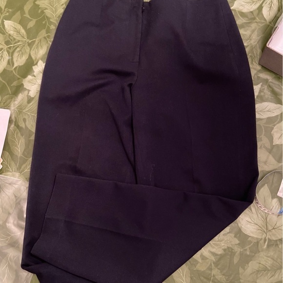 𝅺TALBOTS petites navy dress pants are perfect for the modern female executive. - Picture 4 of 6